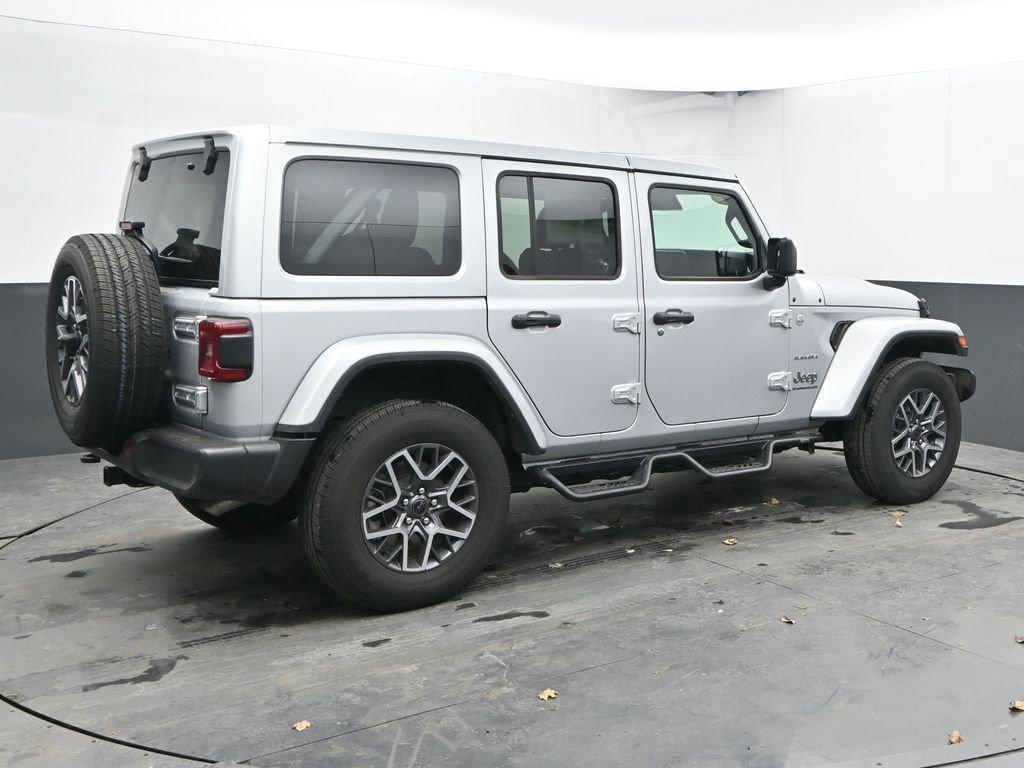 Used 2024 Jeep Wrangler Sahara image 11