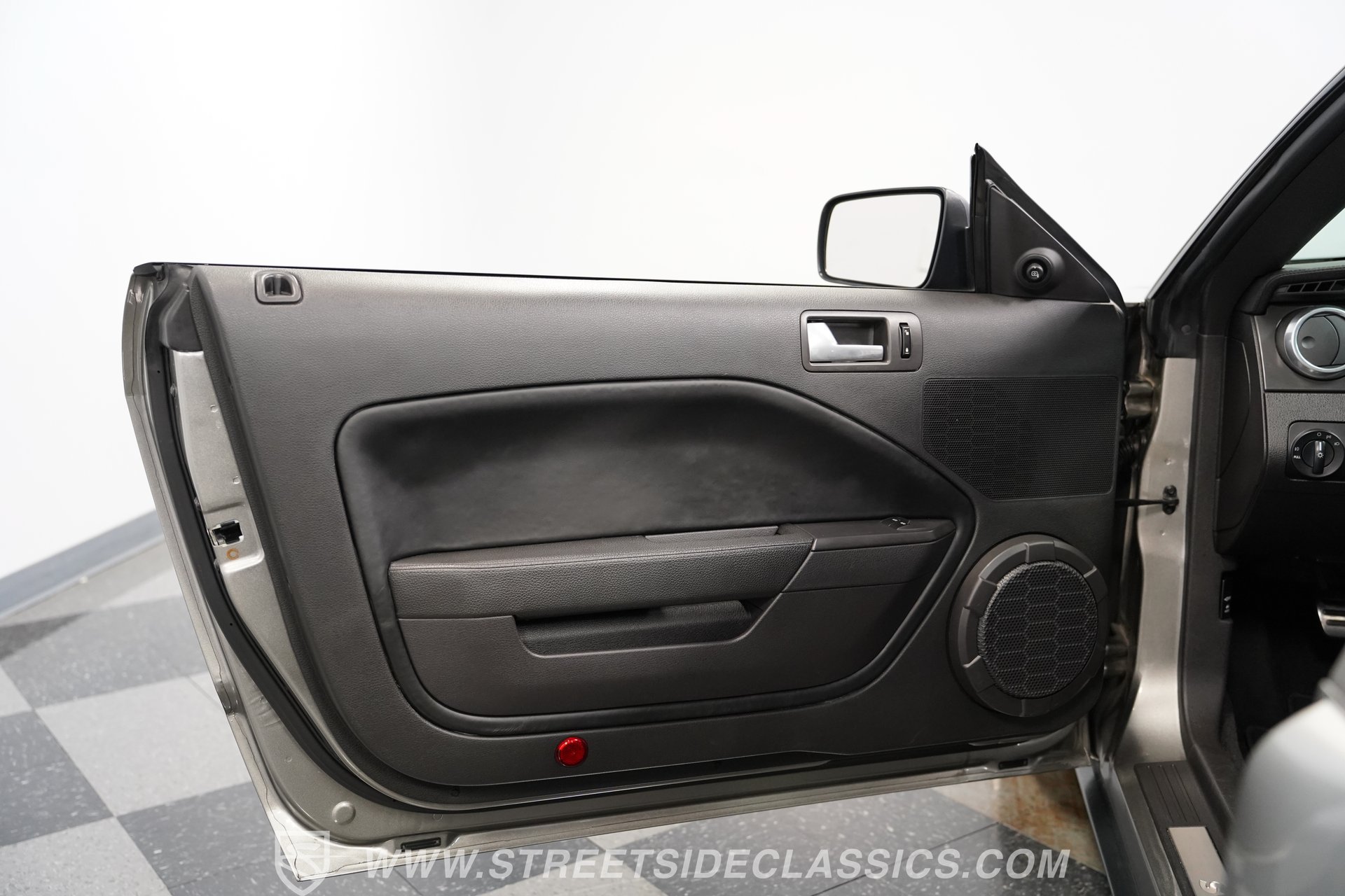 Used 2009 Ford Mustang Shelby GT500 RWD image 38