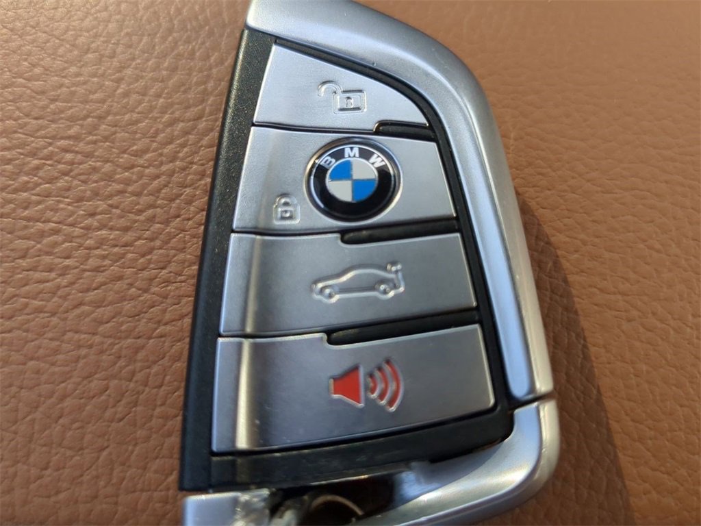 Used 2019 BMW 530i 530i w/ Convenience Package image 31