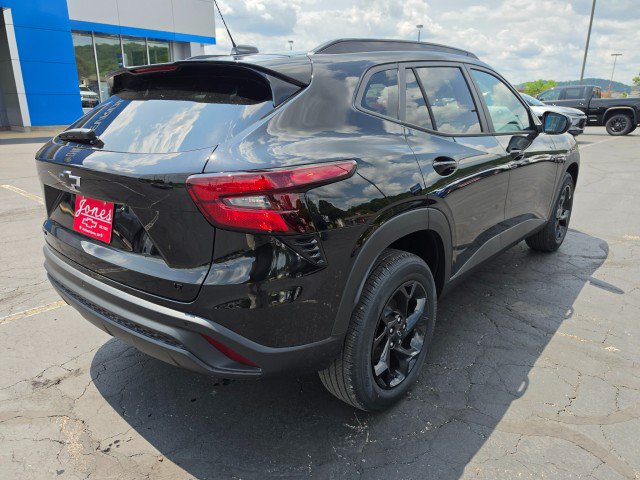New 2026 Chevrolet Trax LT w/ Driver Confidence Package FWD image 5