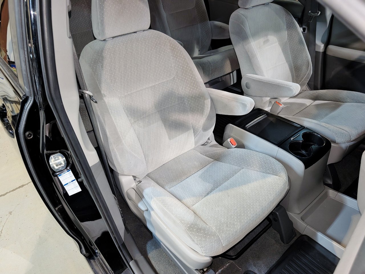 Used 2020 Toyota Sienna LE AWD/4WD image 32
