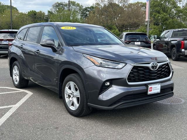 Used 2023 Toyota Highlander LE AWD/4WD image 1