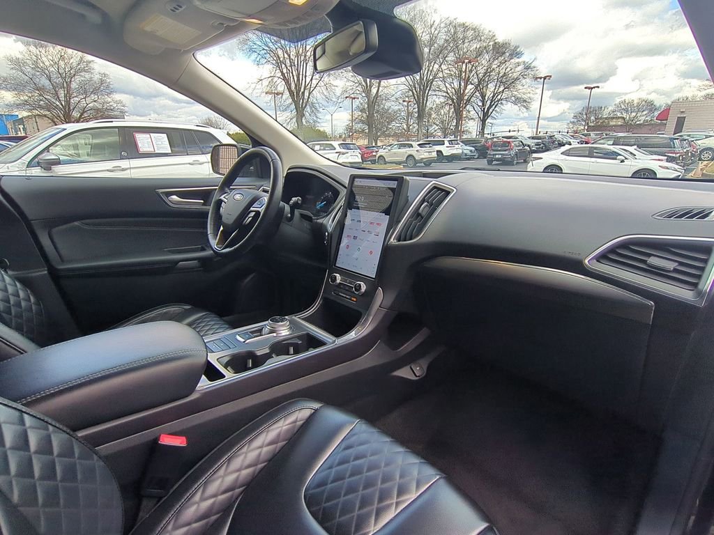 Used 2024 Ford Edge Titanium image 31