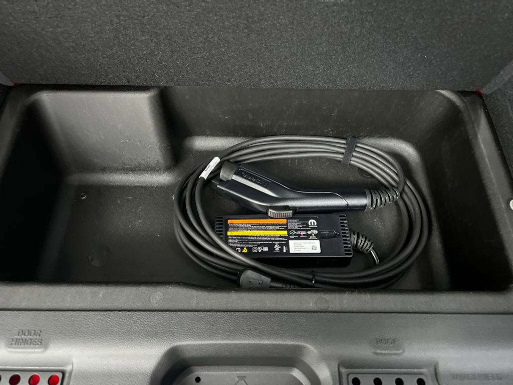 Used 2025 Jeep Wrangler Sahara 4xe image 32