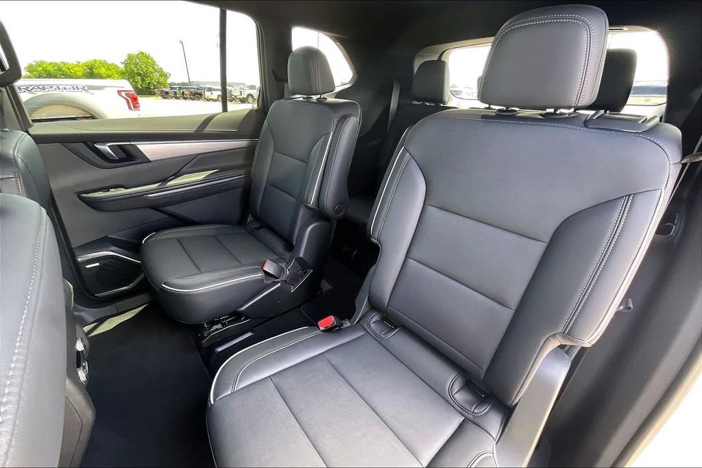 Used 2025 Buick Enclave Preferred FWD image 19