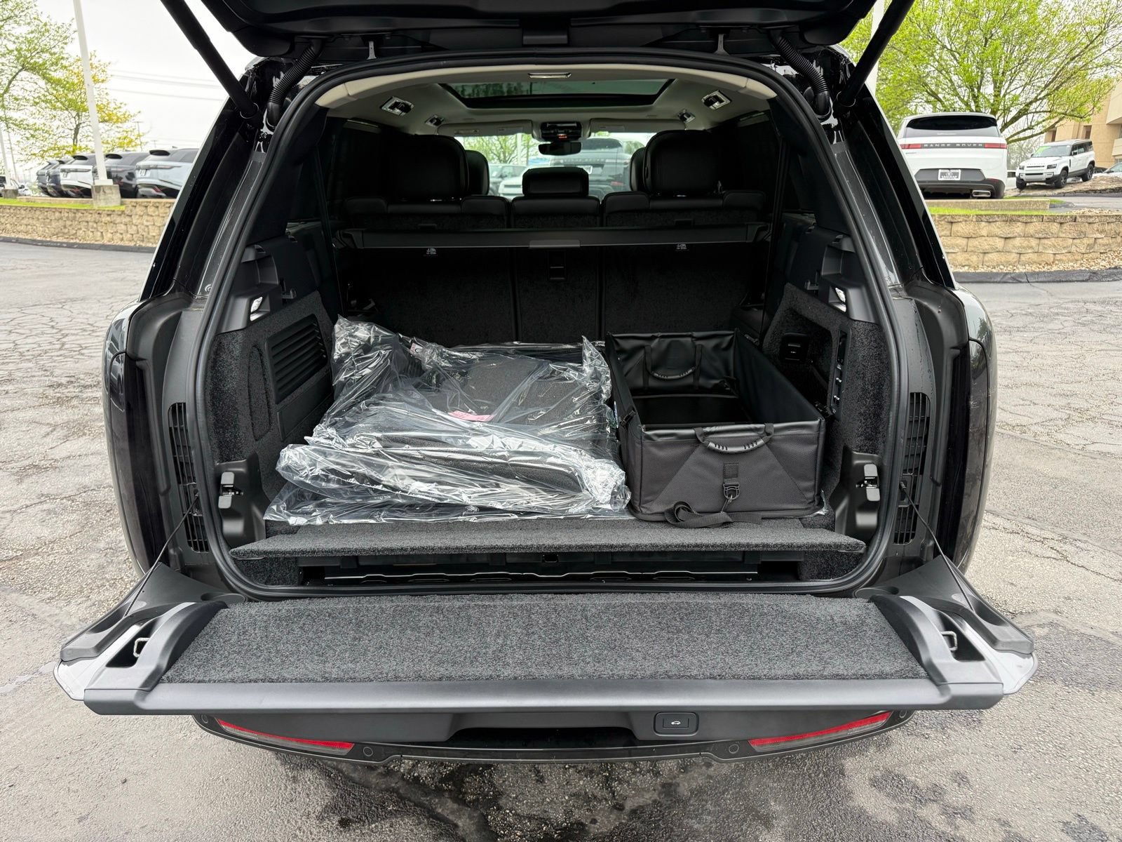 New 2026 Land Rover Range Rover Long Wheelbase SE AWD/4WD image 49