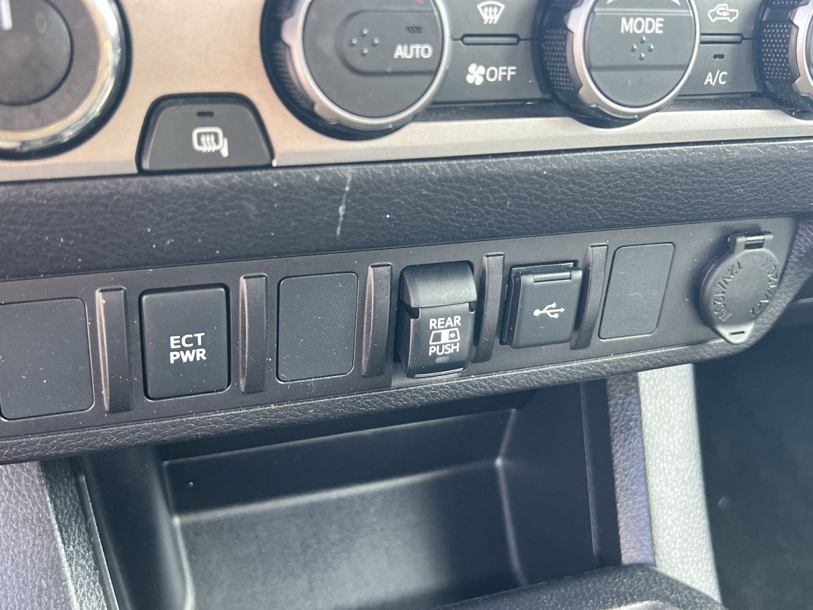 Used 2021 Toyota Tacoma SR5 AWD/4WD image 26
