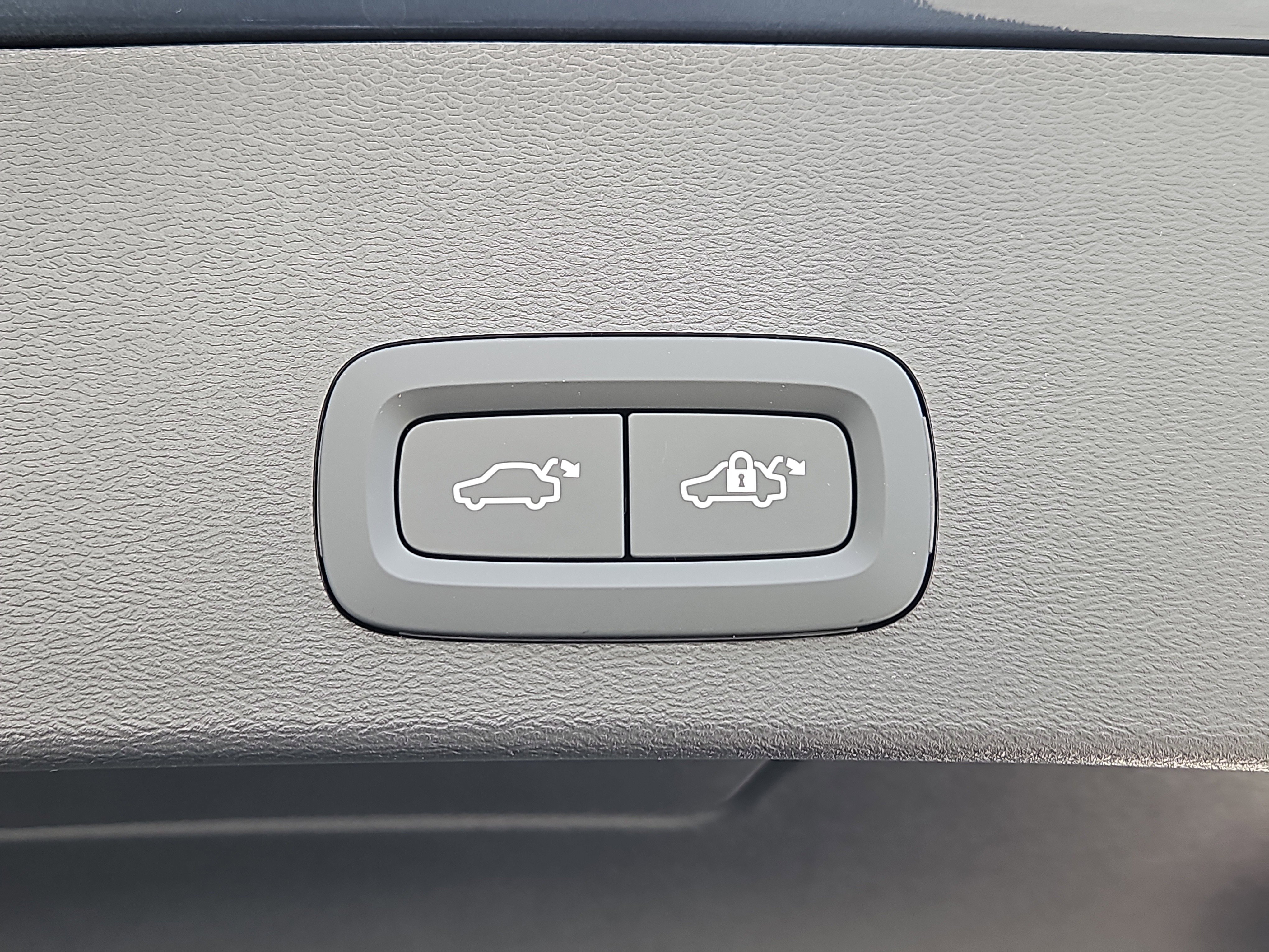 New 2026 Volvo XC40 B5 Ultra w/ Protection Package Premier image 13