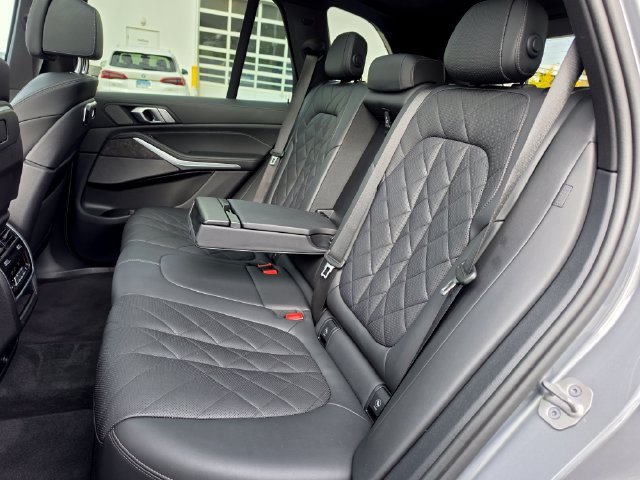 Used 2024 BMW X5 xDrive40i AWD/4WD image 12