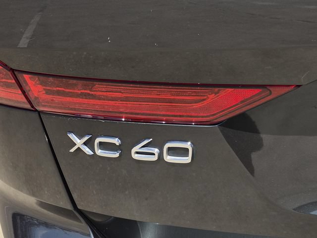 Used 2021 Volvo XC60 T5 Momentum w/ Premium Package FWD image 11