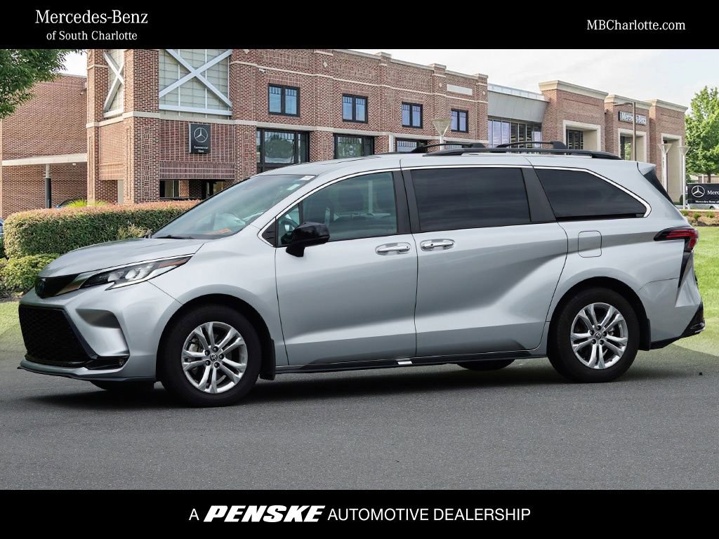 Used 2022 Toyota Sienna XSE AWD/4WD image 1