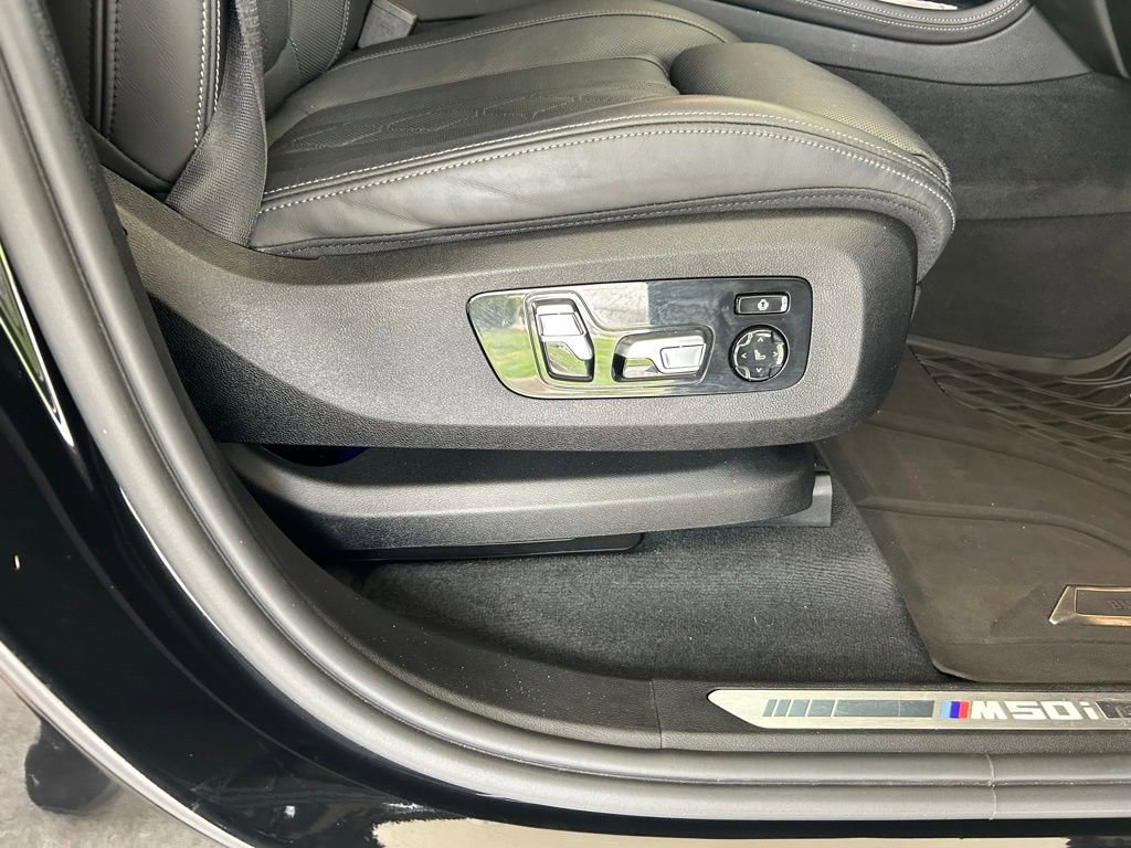 Used 2021 BMW X7 M50i AWD/4WD image 27