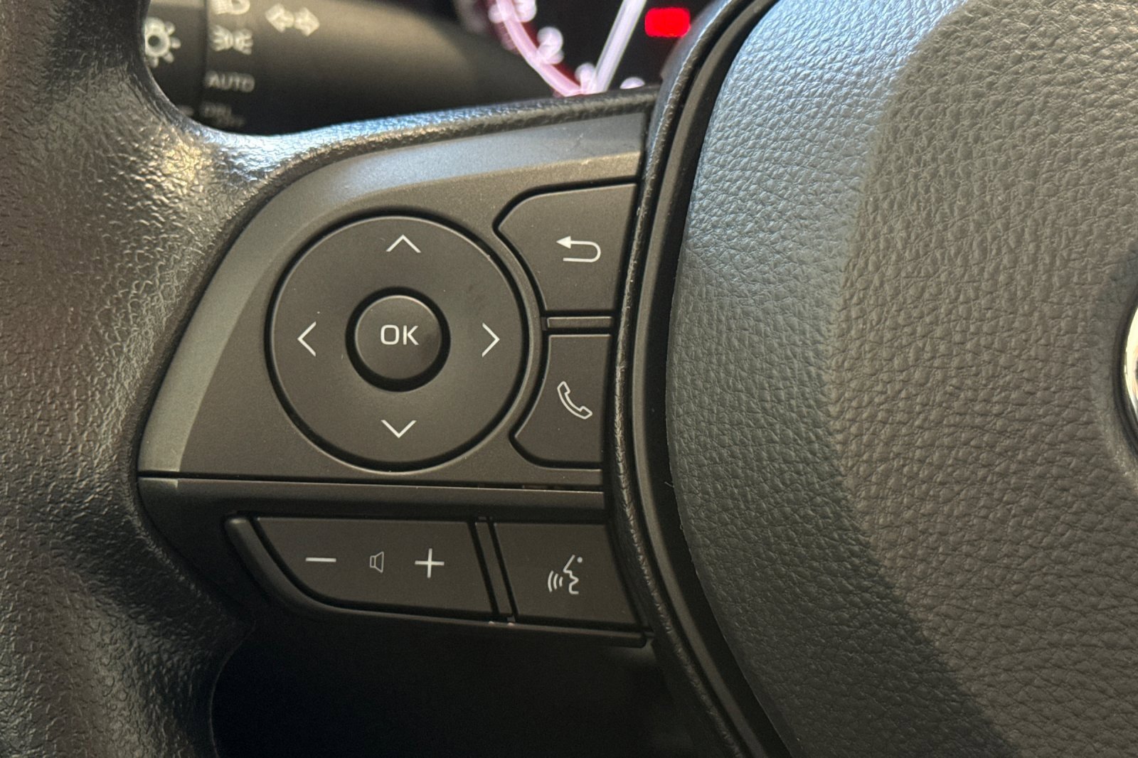 Certified 2025 Toyota RAV4 XLE image 31