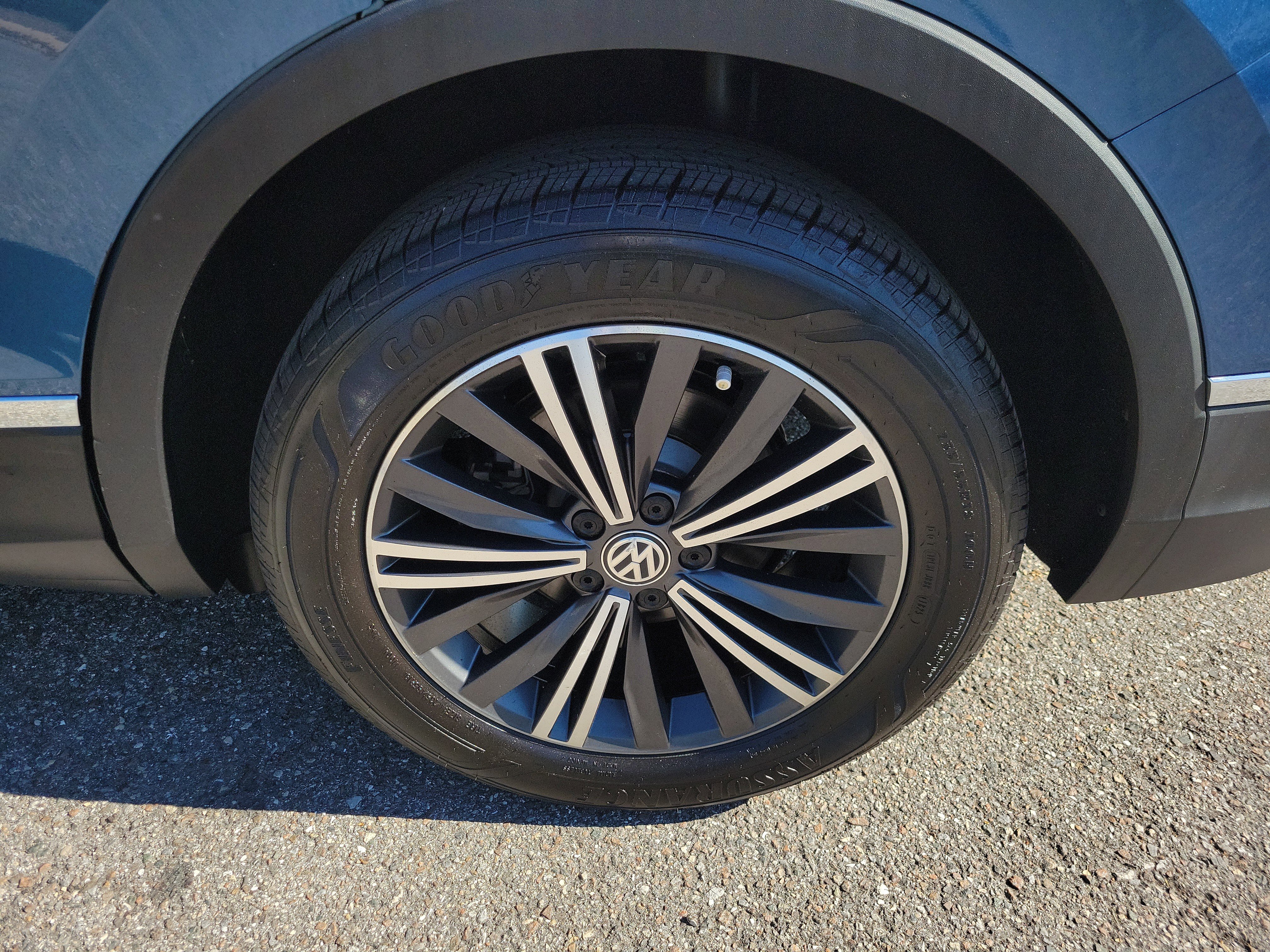 Used 2019 Volkswagen Tiguan SEL image 32