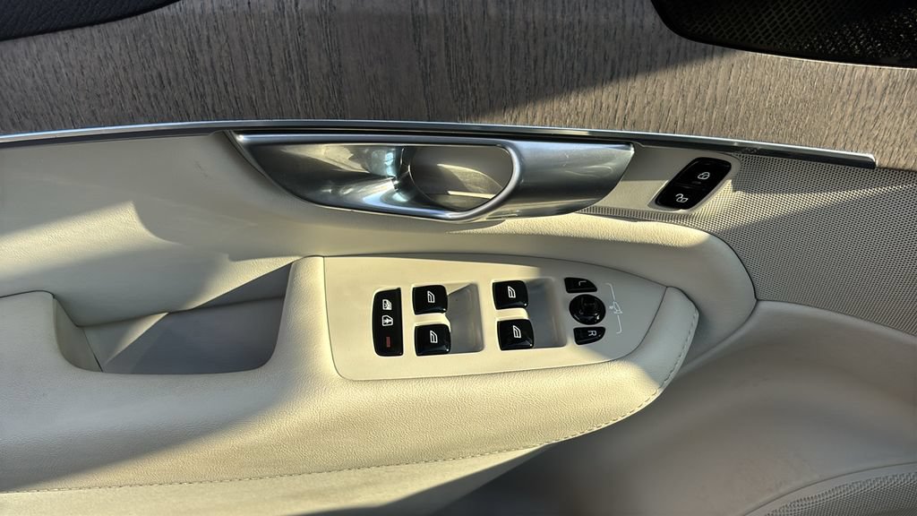 Certified 2023 Volvo XC90 B6 Plus w/ Protection Package AWD/4WD image 12