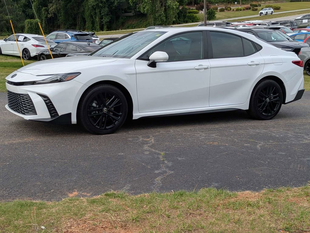Used 2025 Toyota Camry SE FWD image 2