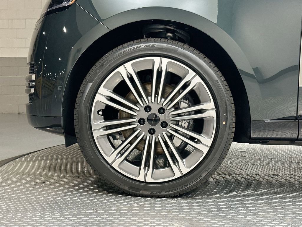 New 2026 Land Rover Range Rover Long Wheelbase SE AWD/4WD image 13