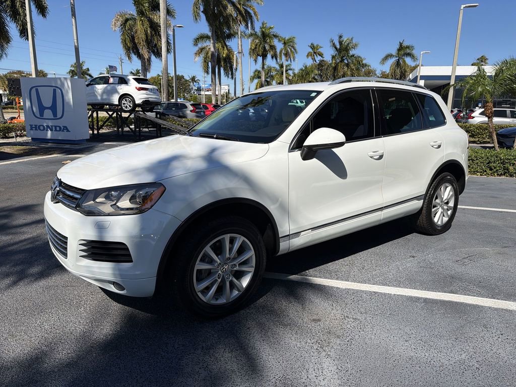 Used 2013 Volkswagen Touareg Sport image 4