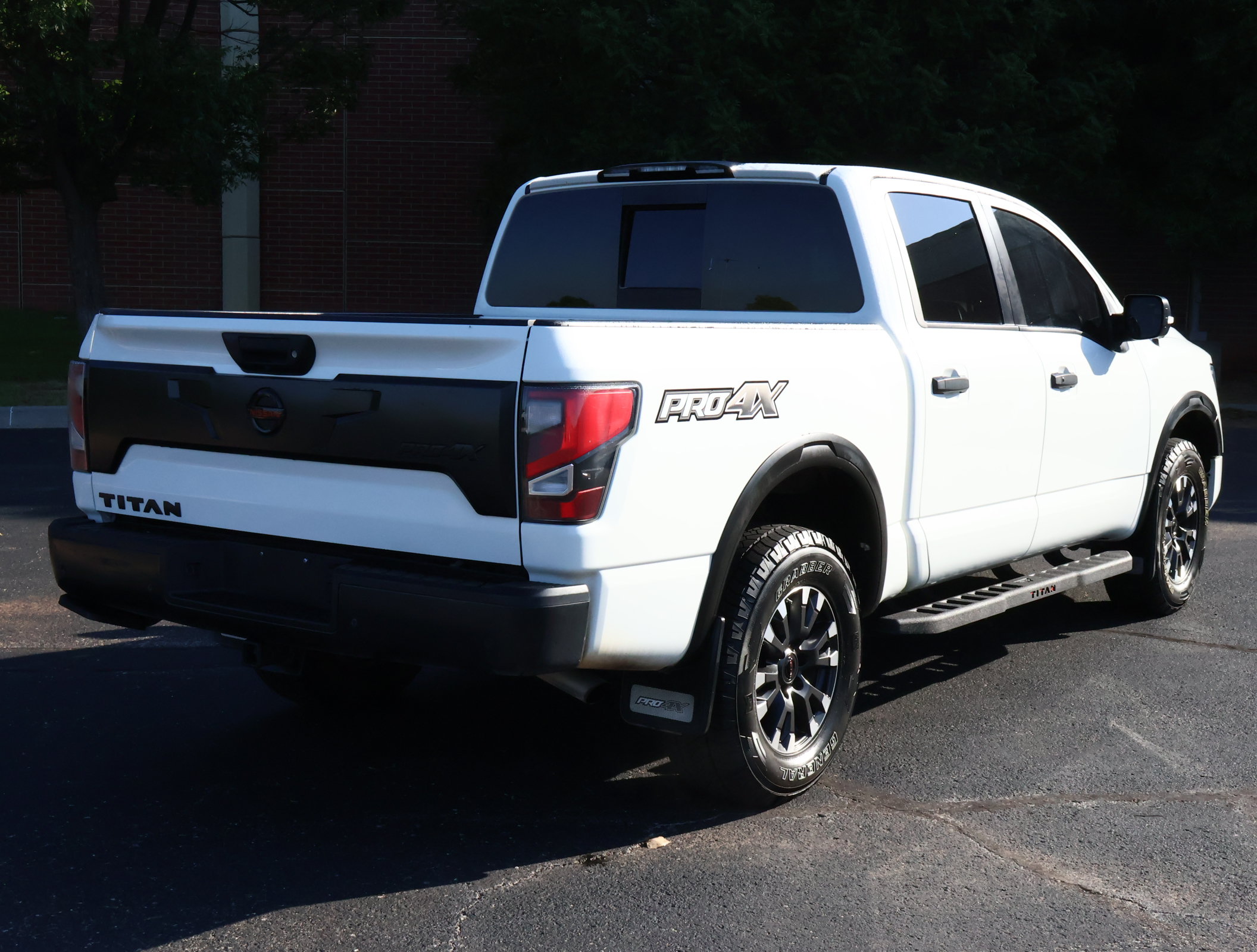 Used 2021 Nissan Titan PRO-4X w/ Pro-4x Convenience Package AWD/4WD image 33
