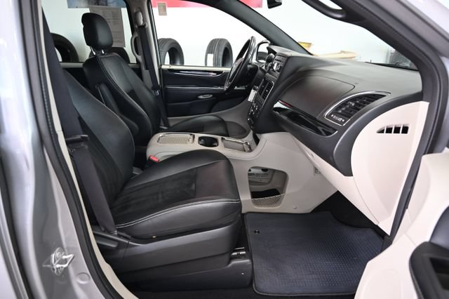 Used 2017 Dodge Grand Caravan SXT FWD image 11