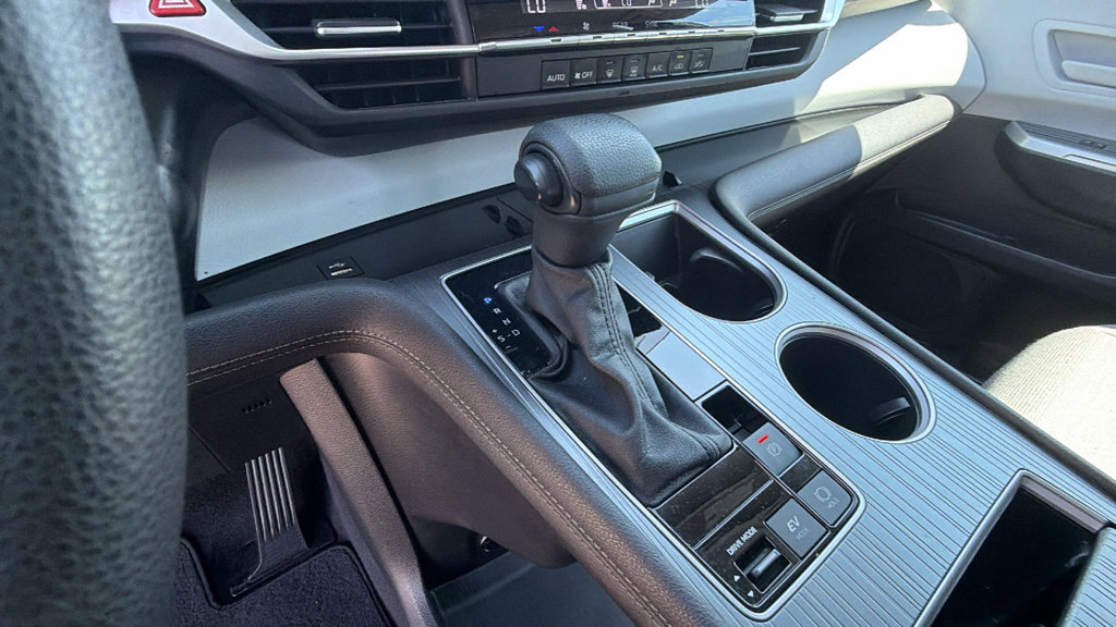 Used 2025 Toyota Sienna LE FWD image 22