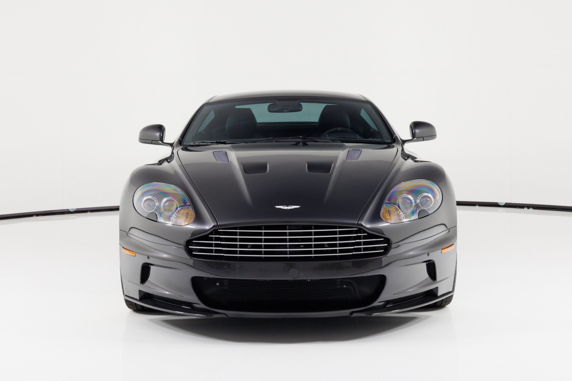 Used 2011 Aston Martin DBS Coupe RWD image 8