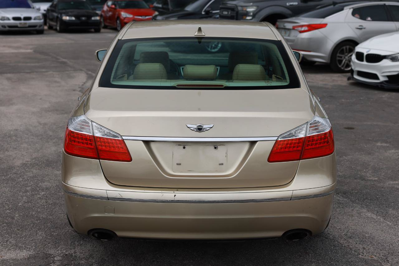 Used 2011 Hyundai Genesis 3.8 RWD image 9