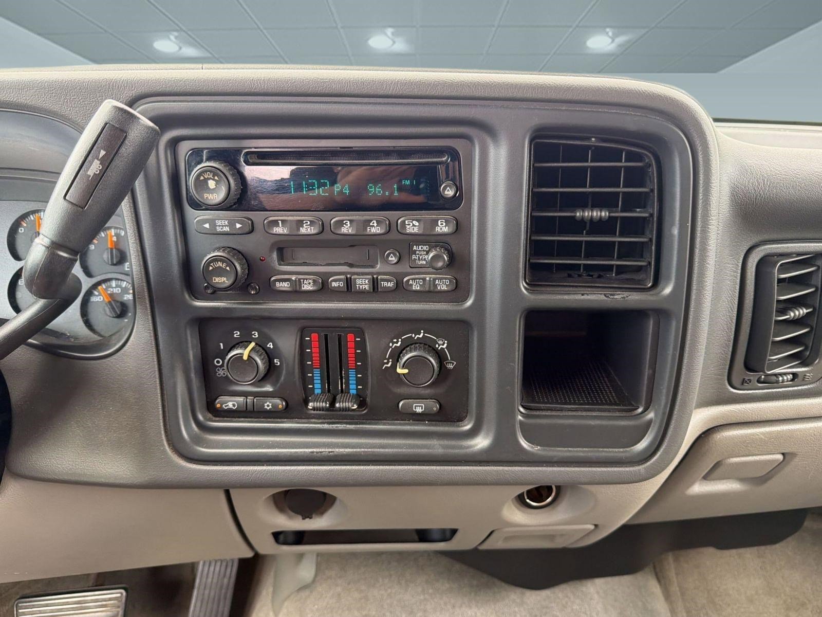 Used 2004 Chevrolet Suburban LS RWD image 24