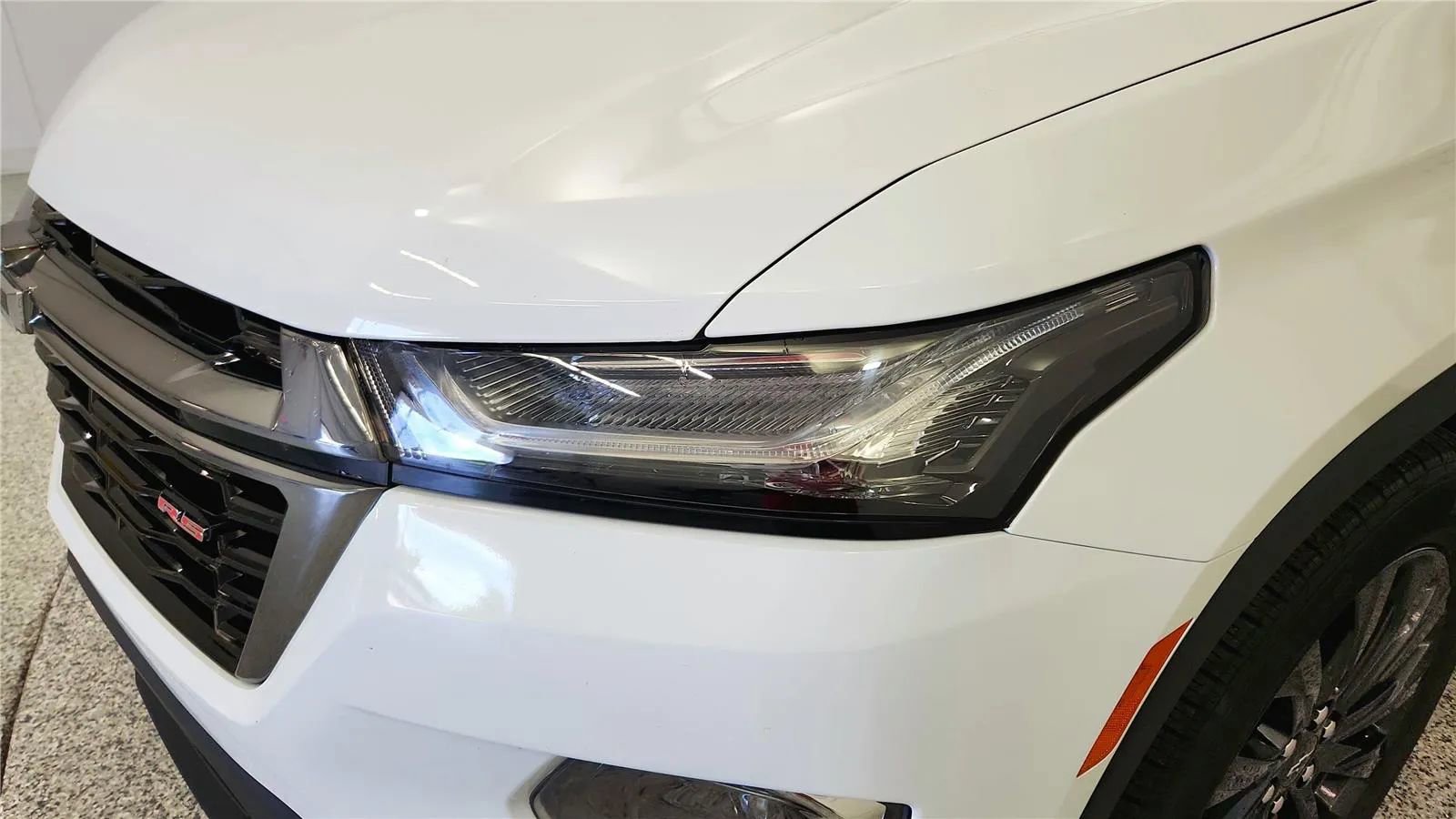 Used 2023 Chevrolet Traverse RS FWD image 14