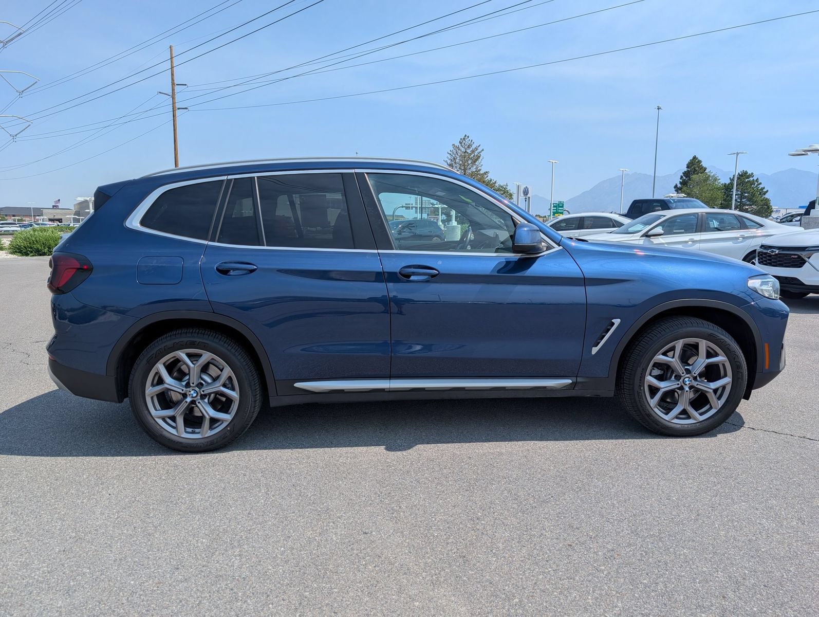 Used 2023 BMW X3 xDrive30i w/ Premium Package AWD/4WD image 2