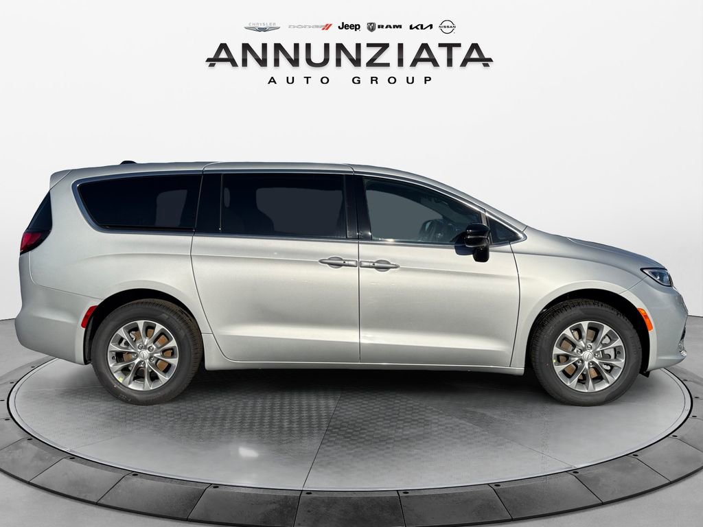 New 2026 Chrysler Pacifica Limited image 6