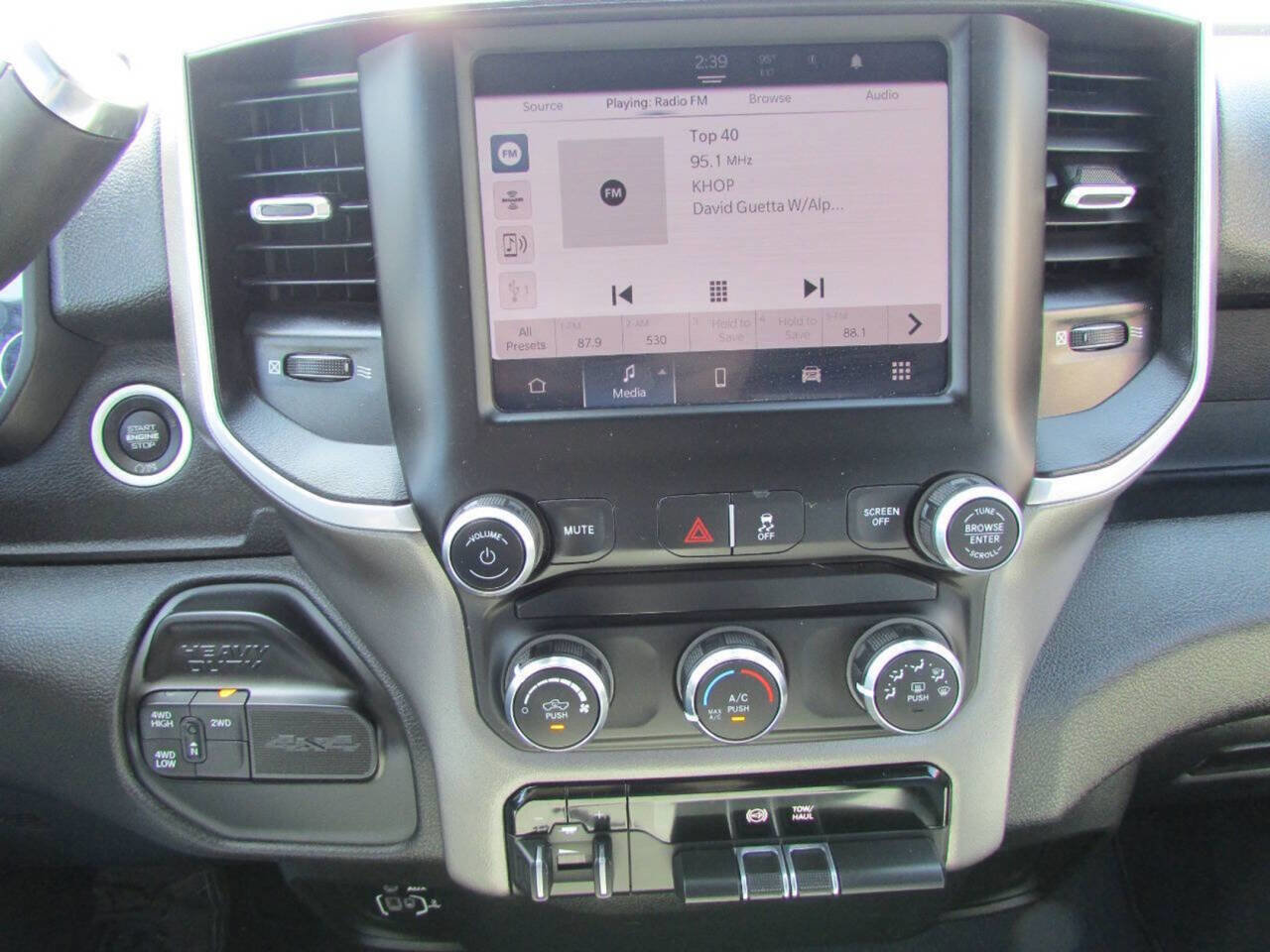 Used 2022 RAM 3500 Big Horn image 25