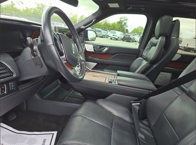 Used 2024 Lincoln Navigator Reserve image 11