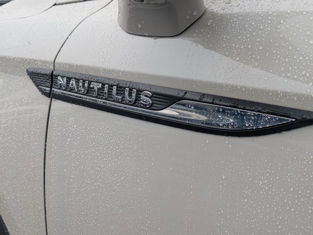 Used 2023 Lincoln Nautilus Reserve w/ Equipment Group 201A image 14
