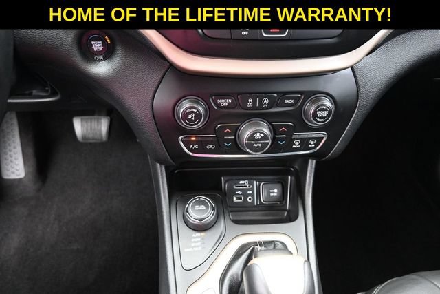 Used 2018 Jeep Cherokee Limited AWD/4WD image 35
