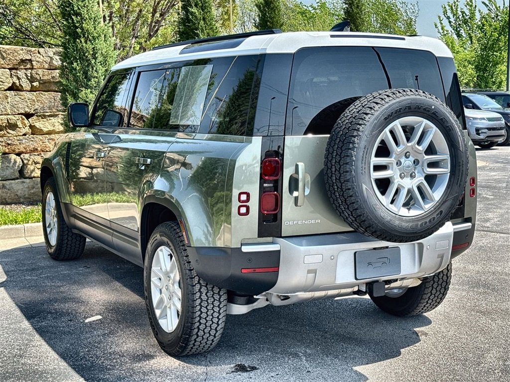 Used 2025 Land Rover Defender 110 S image 3