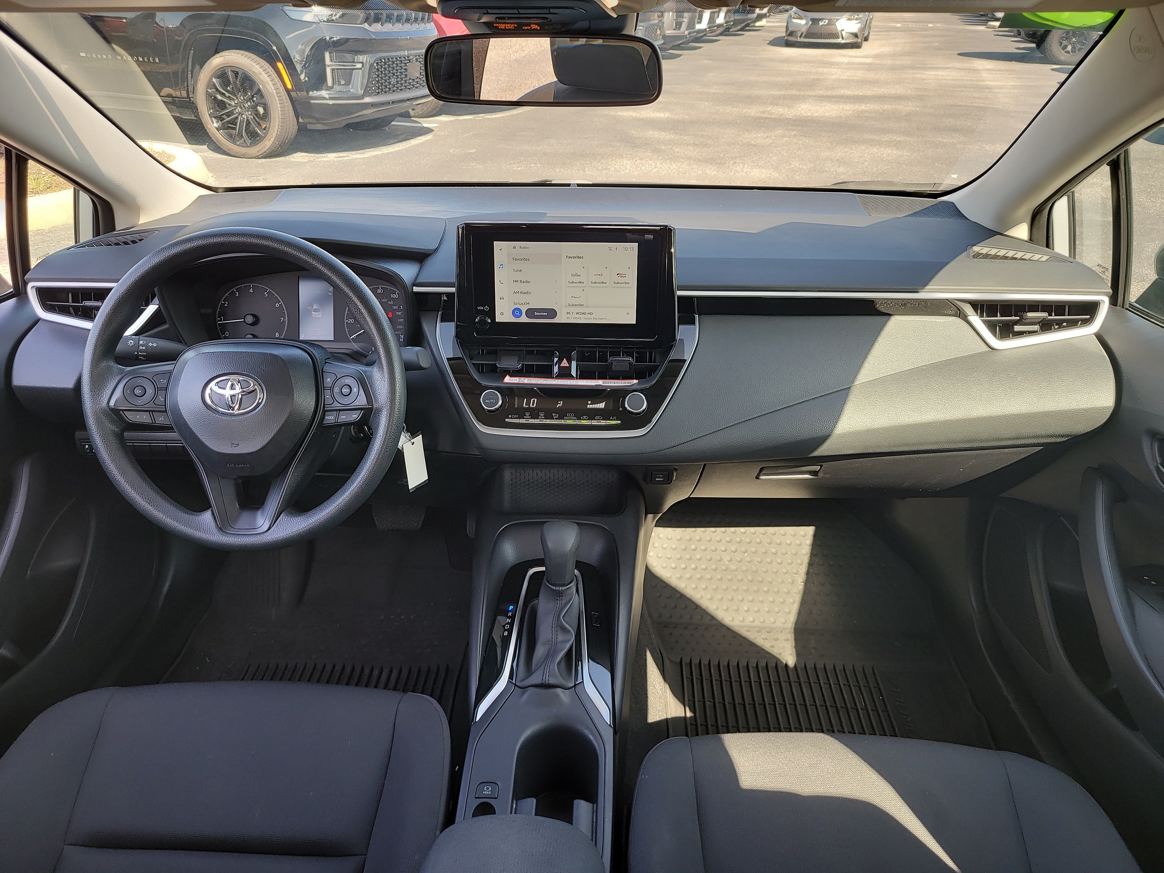Used 2025 Toyota Corolla LE FWD image 14