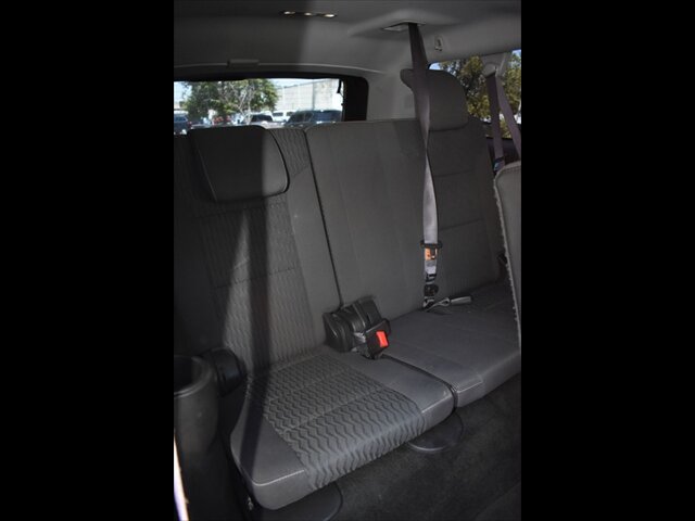 Used 2017 Chevrolet Suburban LS RWD image 30
