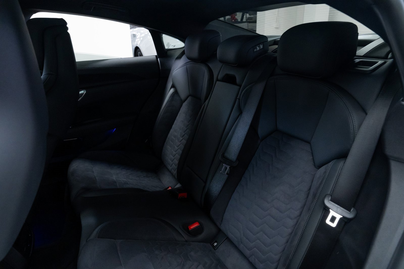 Used 2024 Audi e-tron GT Premium Plus image 20