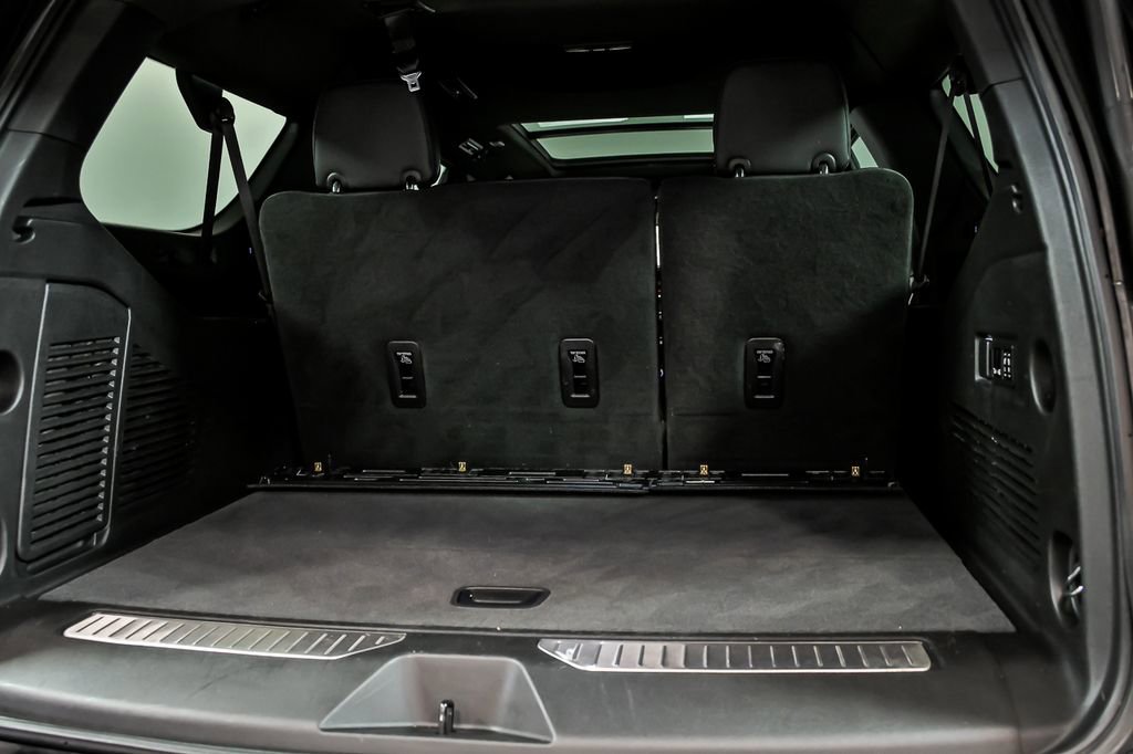 Used 2023 GMC Yukon XL Denali AWD/4WD image 9