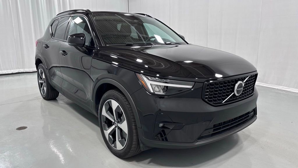 Certified 2023 Volvo XC40 B5 Plus w/ Protection Package Premier image 4