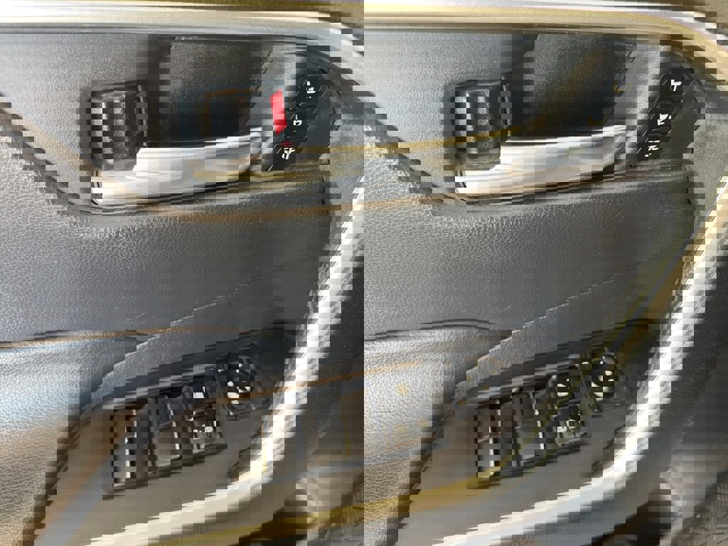 Used 2021 Toyota RAV4 XLE Premium image 9