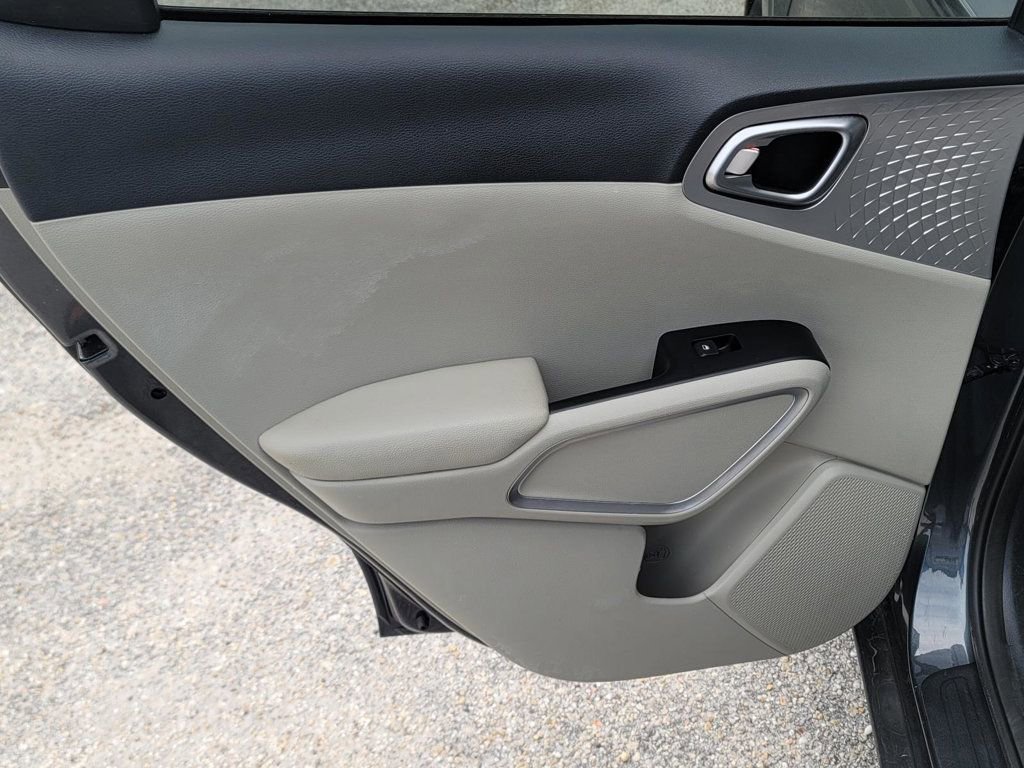 Used 2022 Kia Soul LX image 26