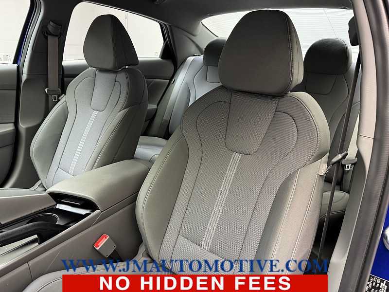 Used 2024 Hyundai Elantra SE FWD image 13