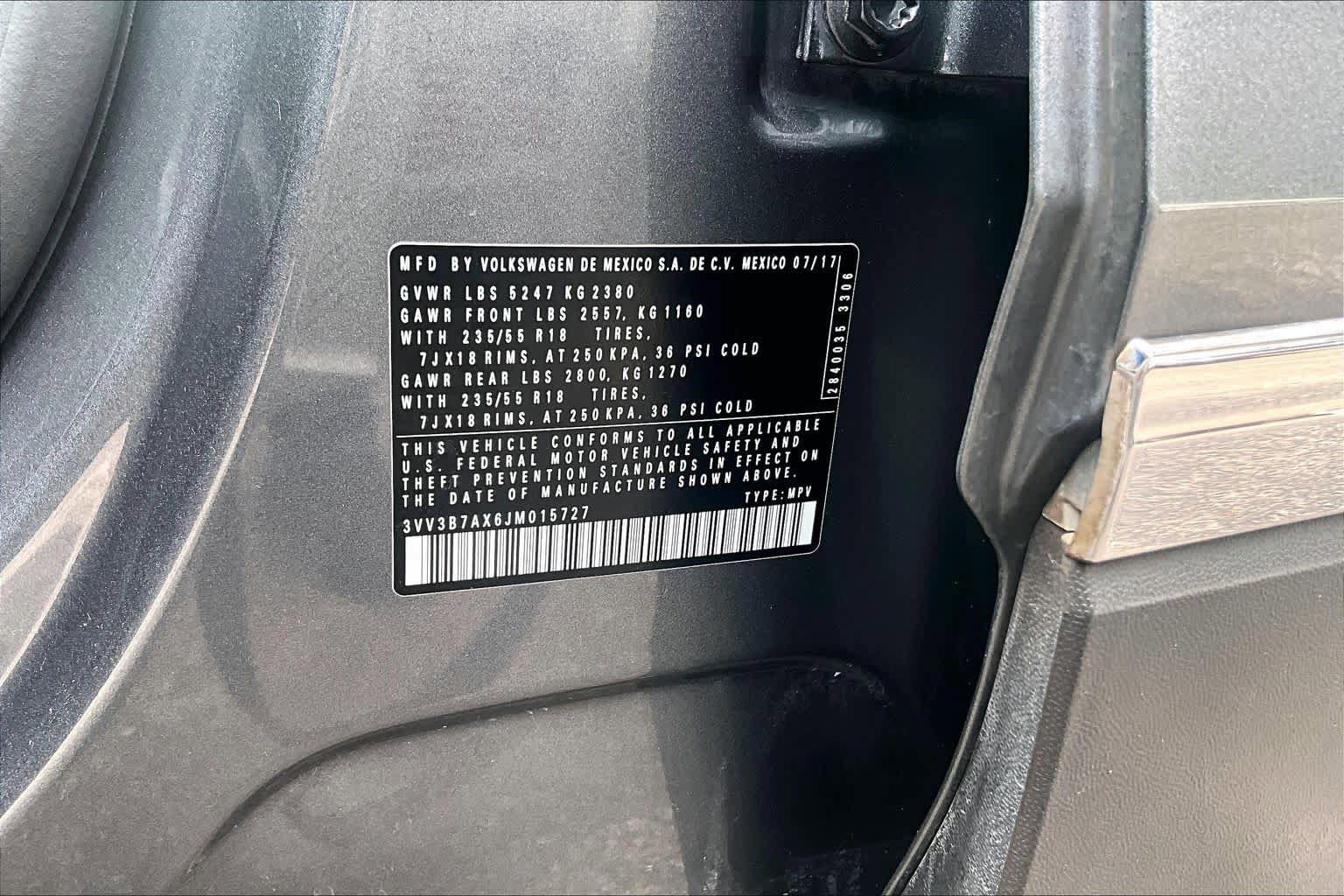 Used 2018 Volkswagen Tiguan SEL FWD image 34