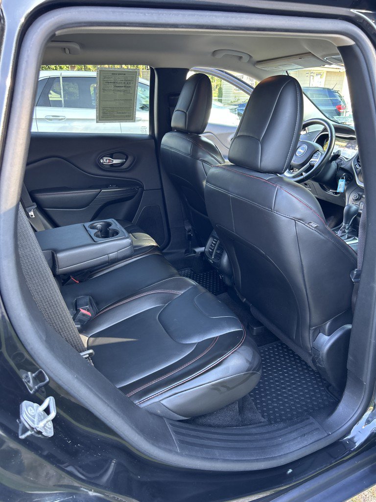 Used 2015 Jeep Cherokee Trailhawk w/ Leather Interior Group AWD/4WD image 15
