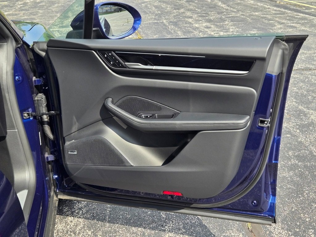 New 2025 Porsche Macan 4 Electric image 36