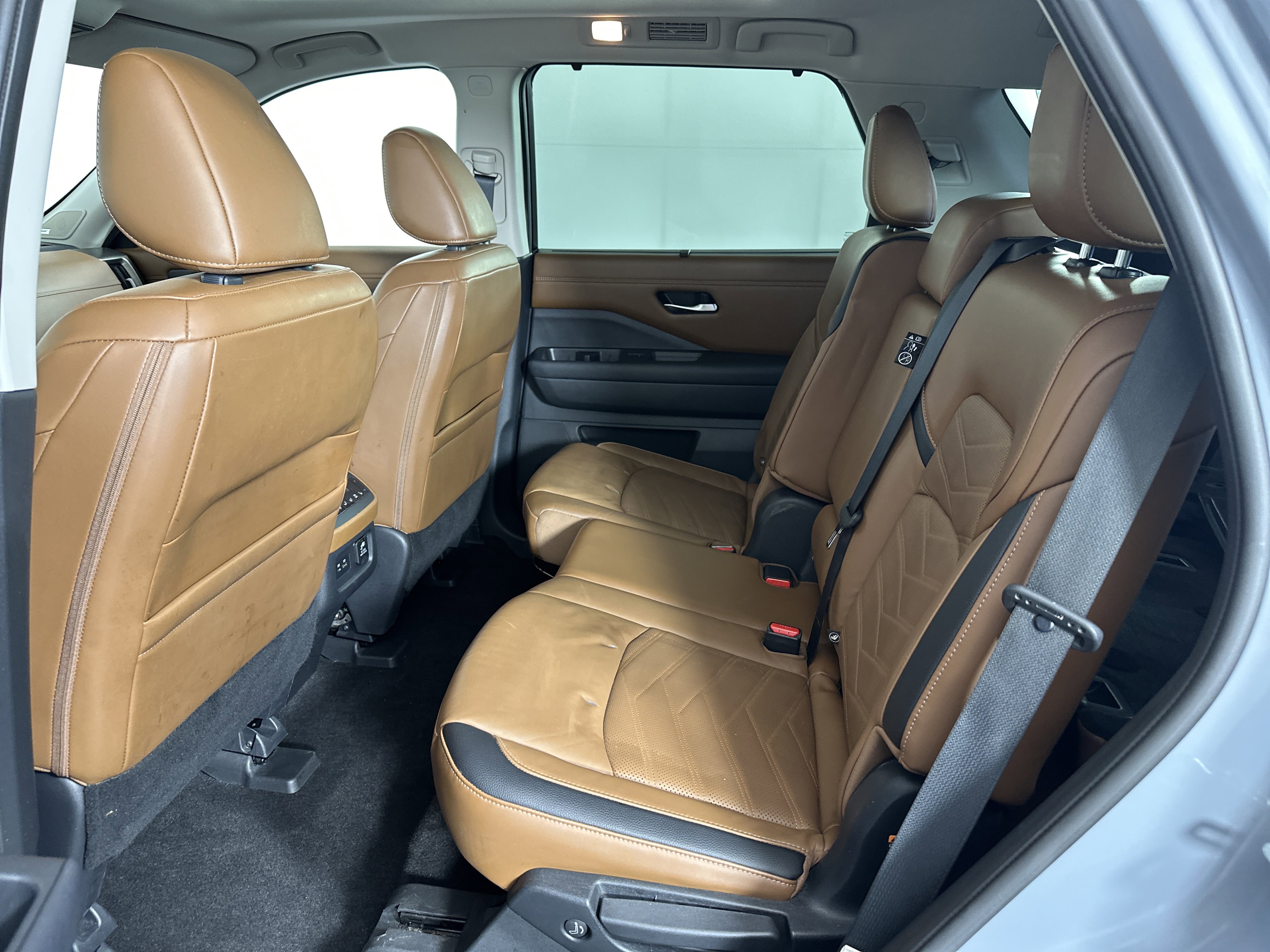 Used 2023 Nissan Pathfinder Platinum w/ Lighting Package (N93) image 7