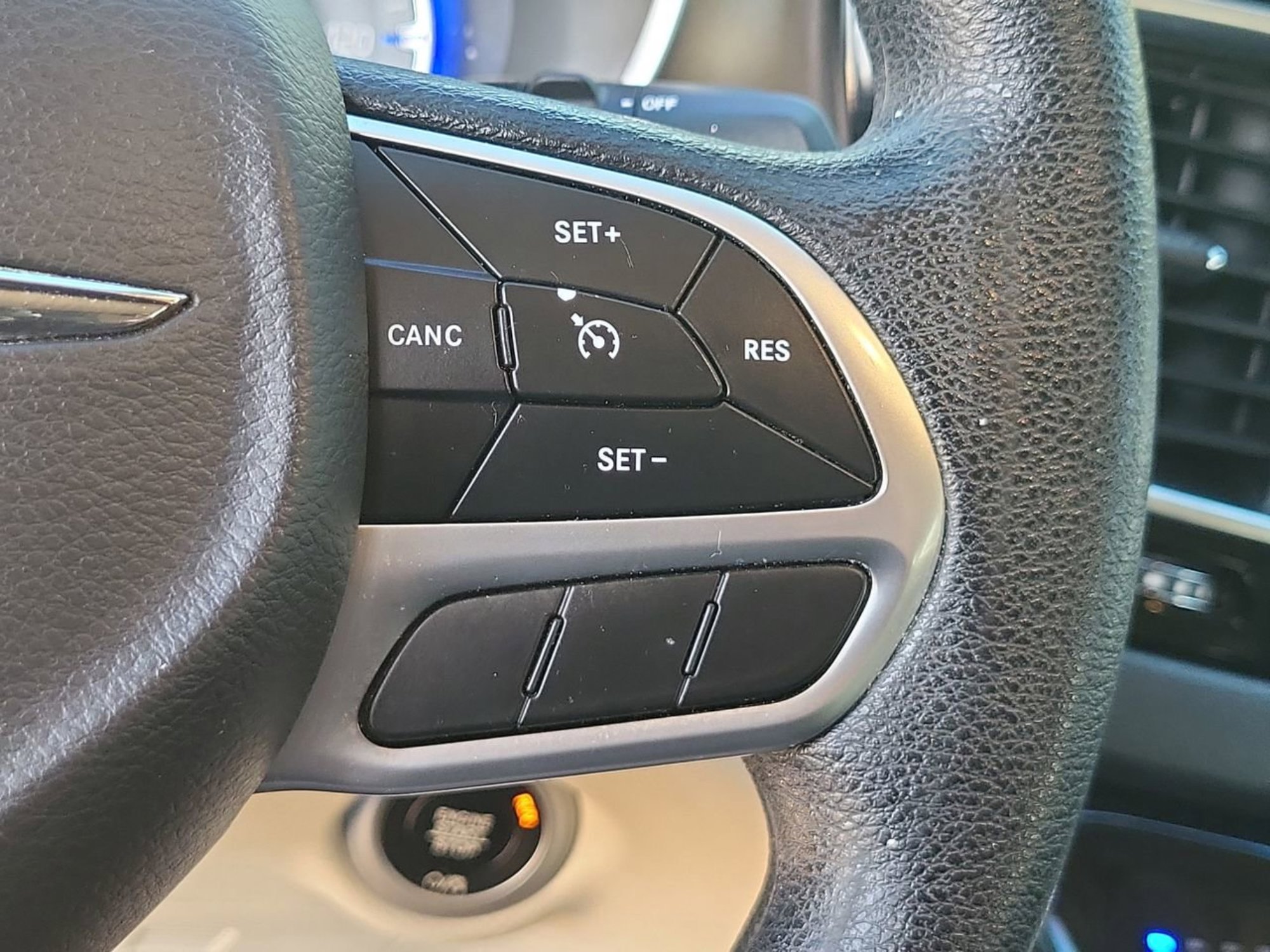 Used 2020 Chrysler Voyager Lxi image 27