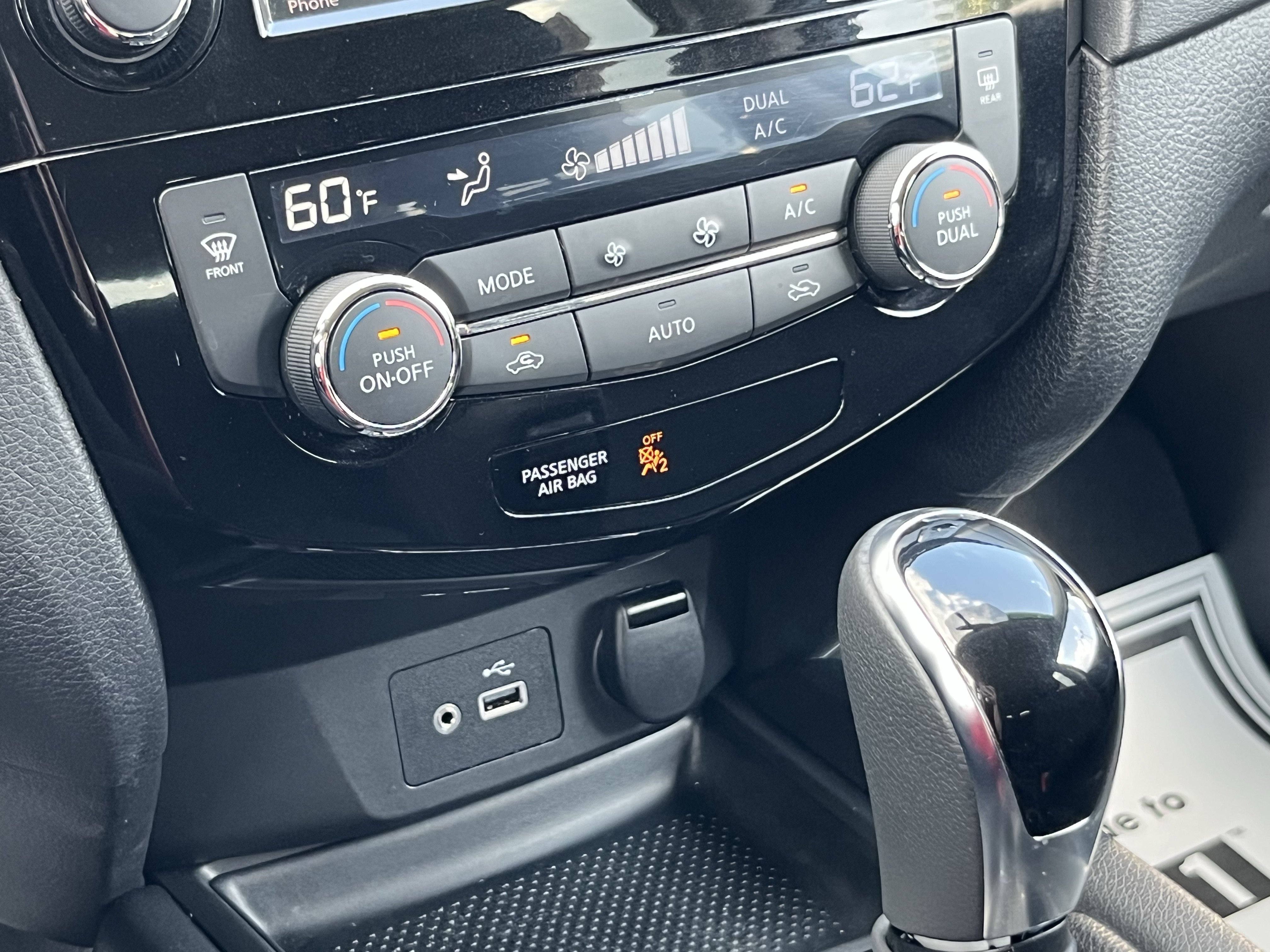 Used 2018 Nissan Rogue SV w/ Premium Package AWD/4WD image 31